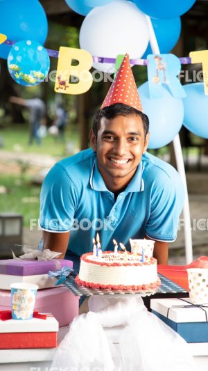 Events , celebrating a birthday , birthday boy , birthday cake , happy , gifts , smiling 